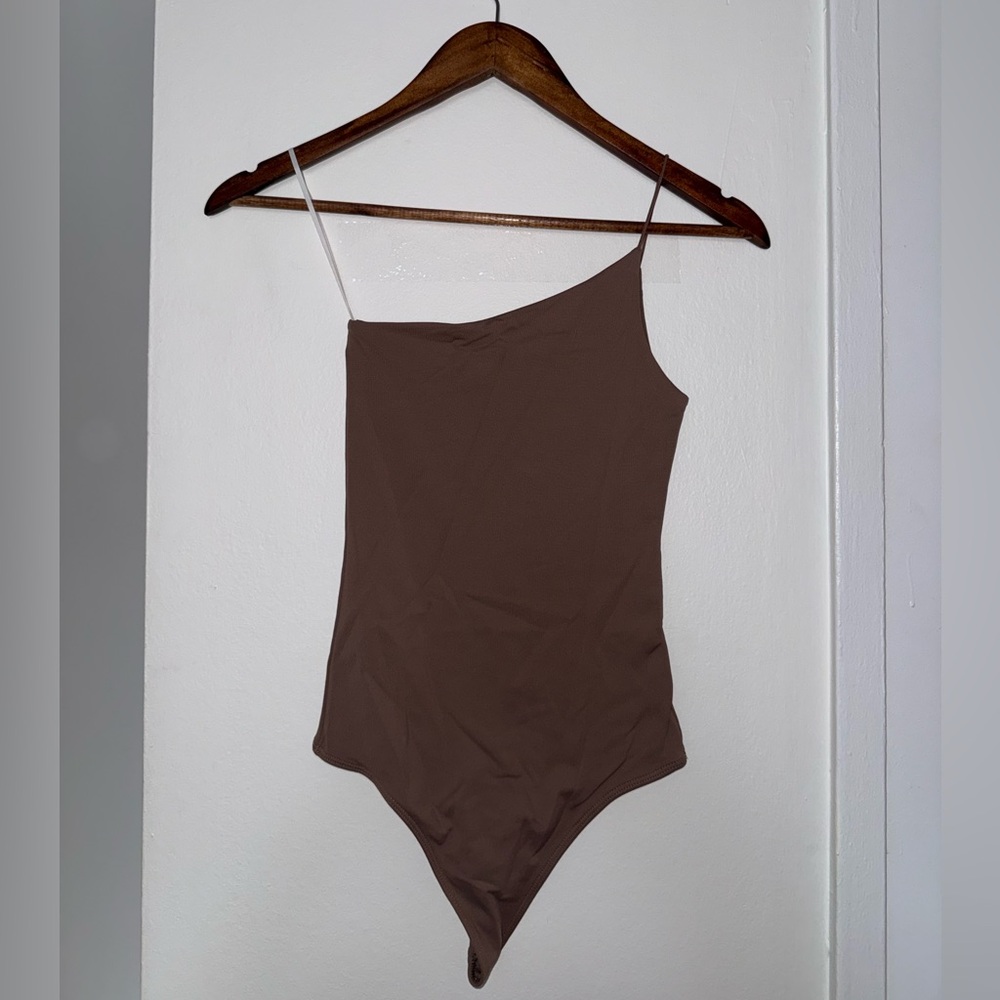Aritzia Babaton One Shoulder Contour Bodysuit